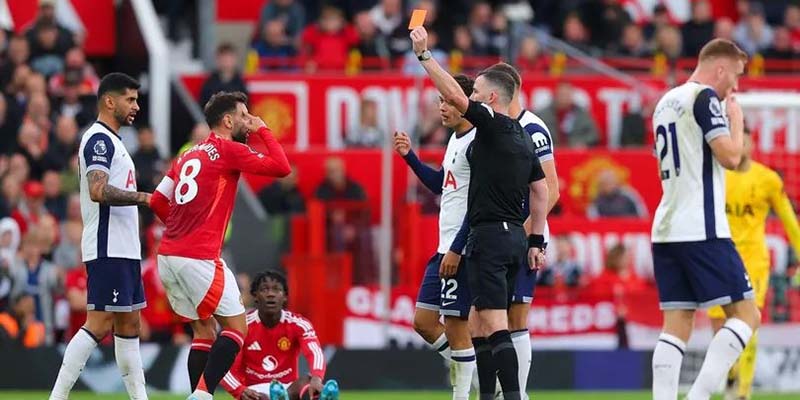 Bruno Fernandes thoát án treo giò 3 trận sau tình huống gây tranh cãi này